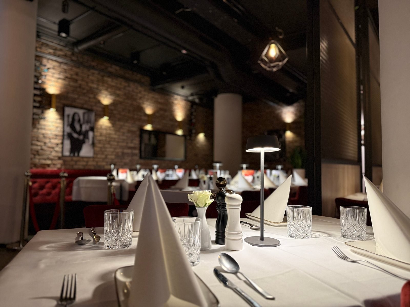 Stimmungsvoller Innenraum der Trattoria La Stazione